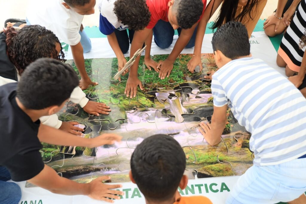 A 15ª etapa da FPI do São Francisco levou, nesta terça (19), capacitação de professores, oficina de sabão ecológico e gincana para cerca de 300 estudantes em Palestina/AL. As ações, realizadas na comunidade quilombola Vila Santo Antônio e na rede municipal, trataram de agrotóxicos, zoonoses, coleta seletiva e uso sustentável da água. Iniciativa integra fiscalização, diálogo e cidadania ambiental.