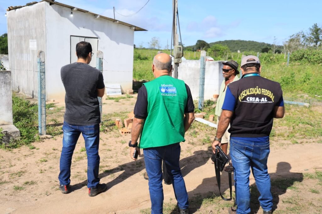 FPI AL flagra sistema de dessalinização transformado em moradia em Olho d’Água das Flores e destaca exemplo comunitário em Carneiros.