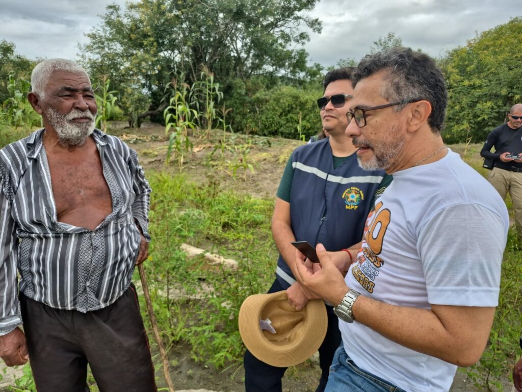 A FPI do São Francisco visitou a comunidade quilombola de Aguazinha, em Carneiros (AL), onde moradores relataram a possível existência de um sítio paleontológico. A área foi registrada e encaminhada ao Iphan para análise. A equipe também ouviu demandas por saúde, água e educação, reforçando a importância da escuta comunitária e do fortalecimento de políticas públicas.